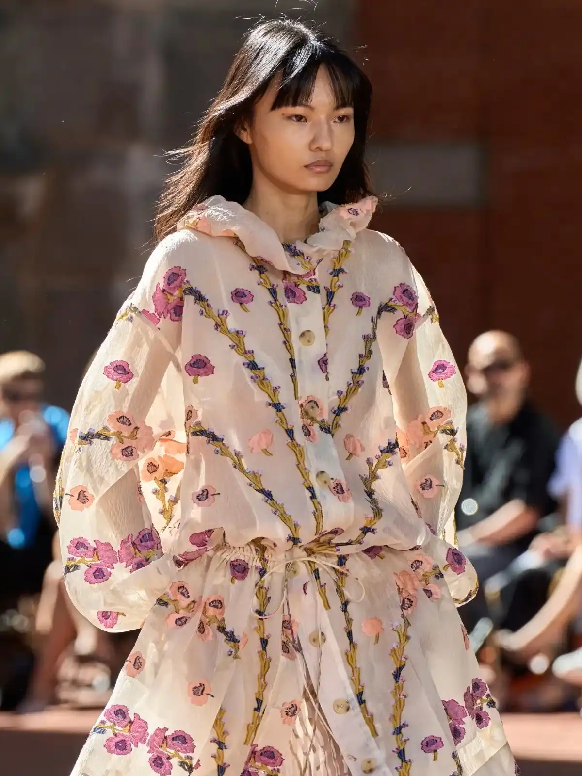 Fashion Week SS27: 5 tendințe de păr pe care vei vrea să le porți chiar acum