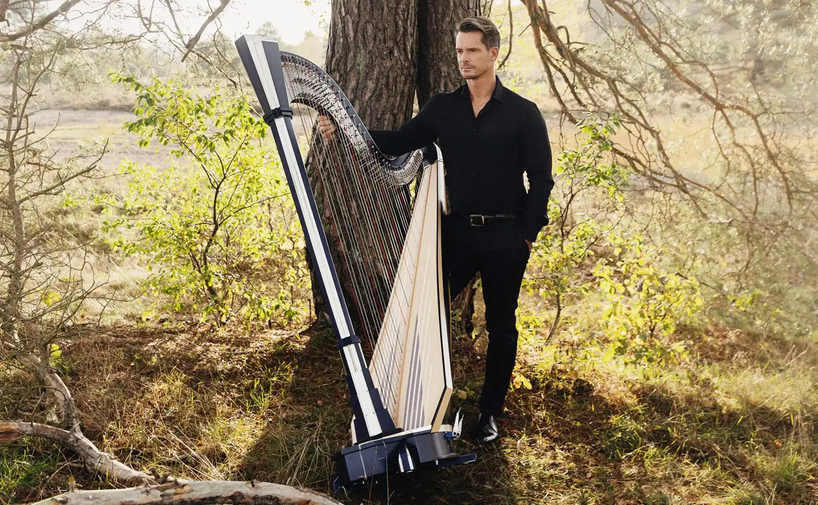 Celebrul harpist francez Xavier de Maistre deschide noua stagiune a Orchestrei de Cameră Radio