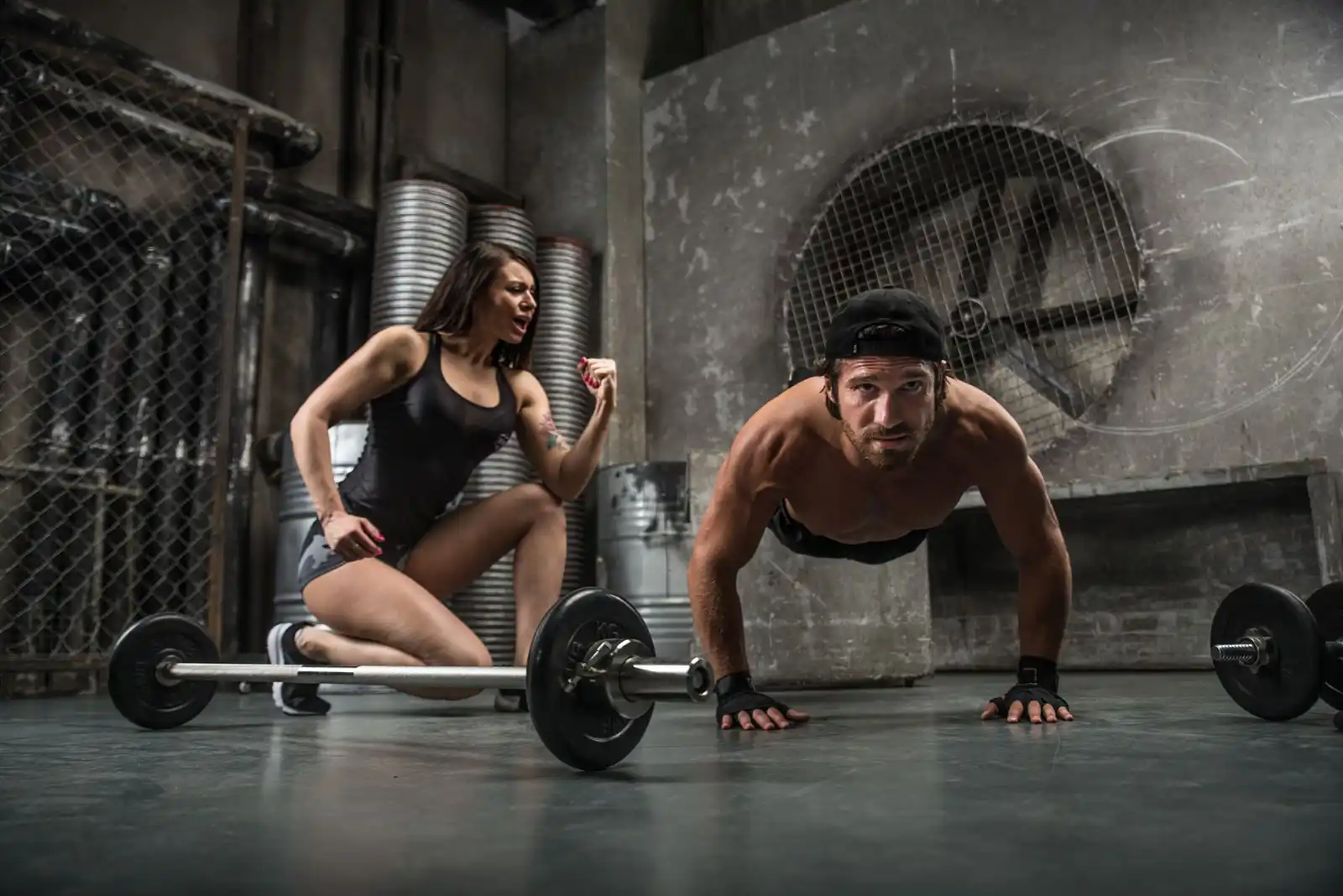 Românii nu se mai mulțumesc cu un singur sport: boxul, padelul și yoga câștigă teren