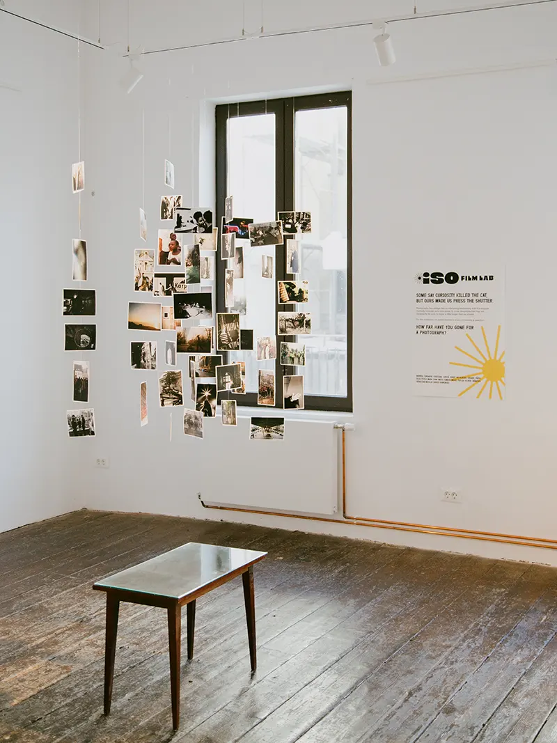 Expoziție de fotografie analogică organizată de °isopatrusute | fotografie pe film în București